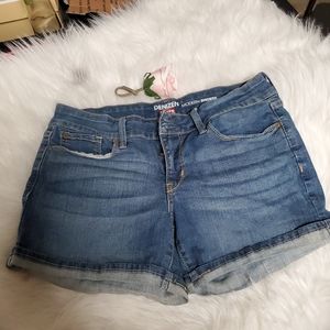 Levis shorts size 4